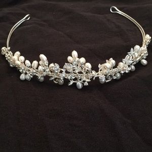 NWOT! Pearl and diamond bridal head piece